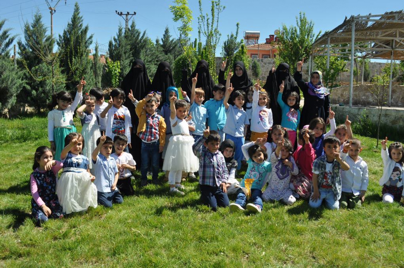 Kur’an’ı hatmeden minikler için gezi düzenlendi Kur’an’ı hatmeden minikler için gezi düzenlendi